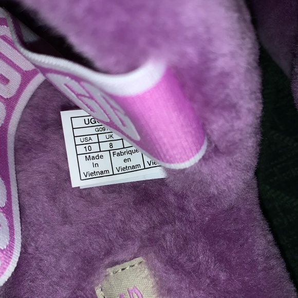 UGG OH YEAH* IN MAGNOLIA, (medium purple) sz10 - Picture 3 of 9